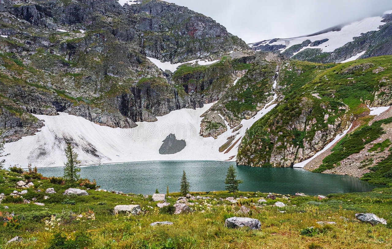 在这个世界上，只有伤心的理由没有沉沦的借口