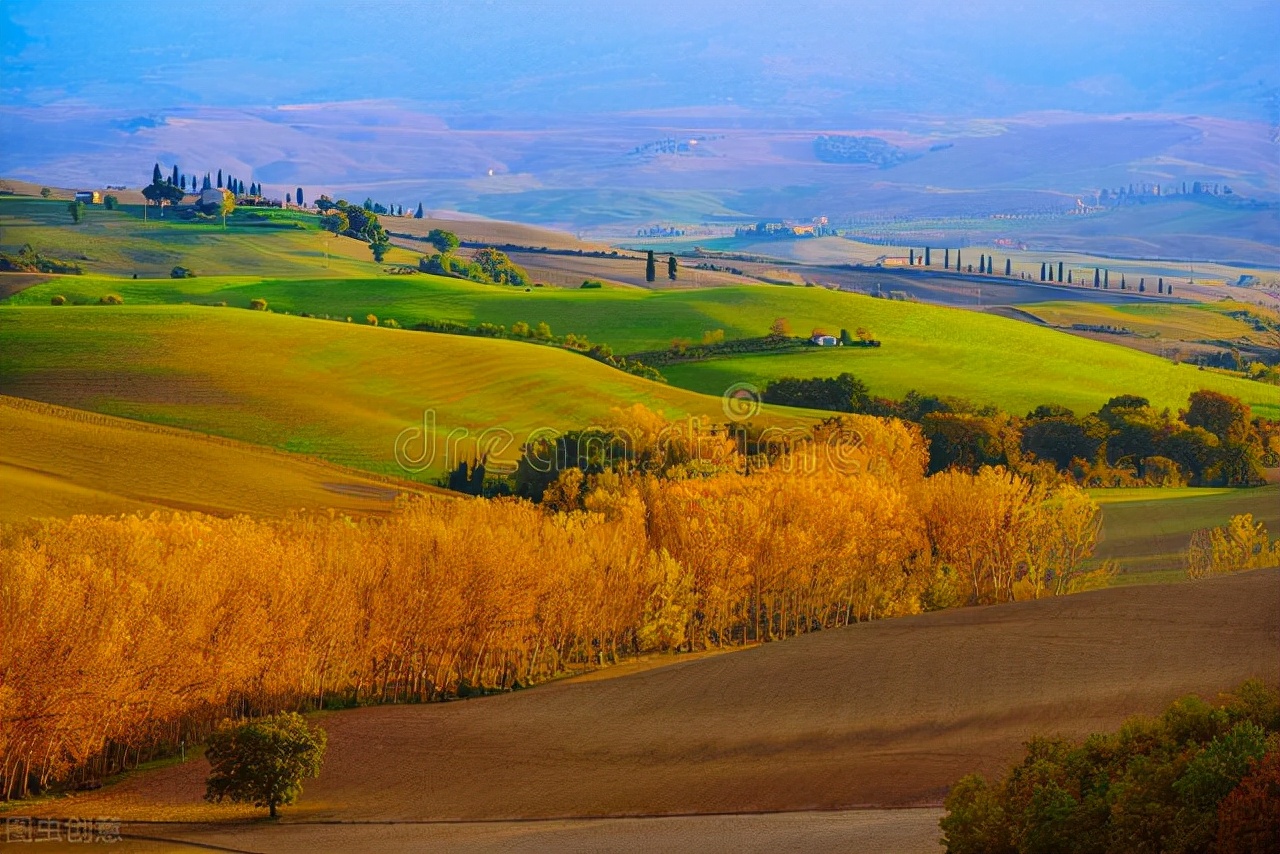 低估自己，高估世界